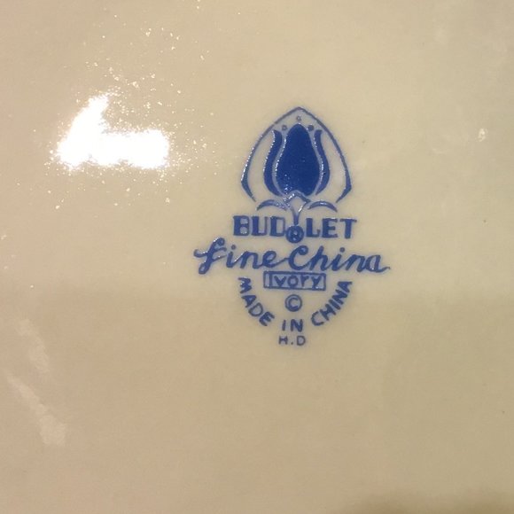 4 Budlet Ivory Christmas Holly Traditions 8" Bowls. Vintage Fine China - Picture 3 of 5